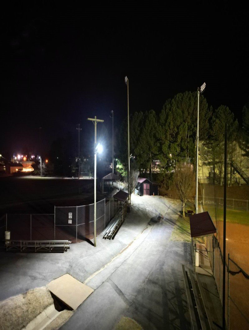 Projet de lampes solaires pour l'éclairage d'un terrain de football